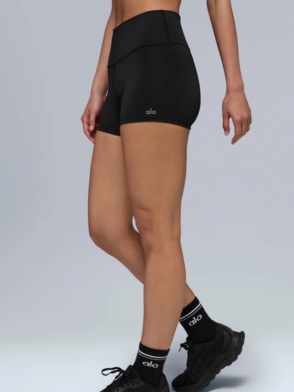 ALO Yoga High-Waist Airlift Short Size M